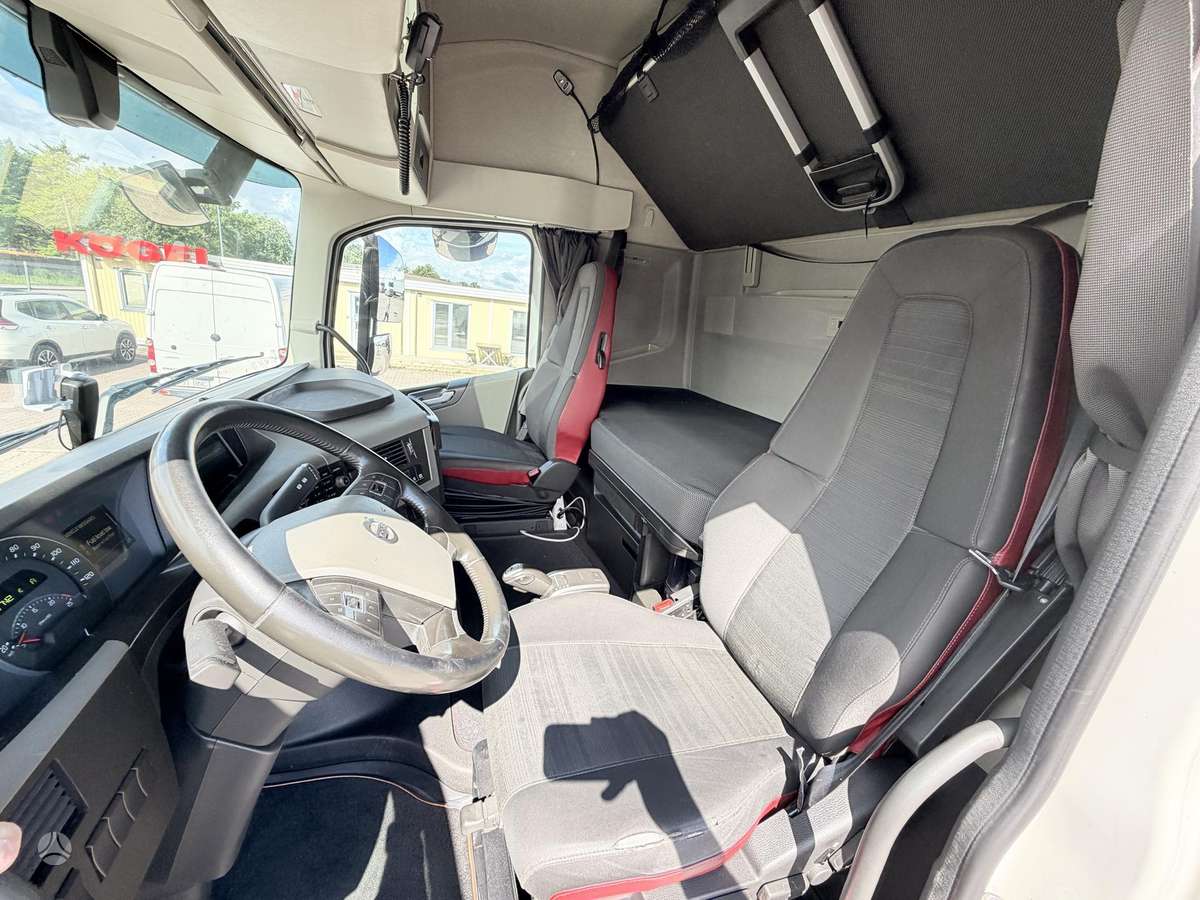Volvo FH500, double sleeper