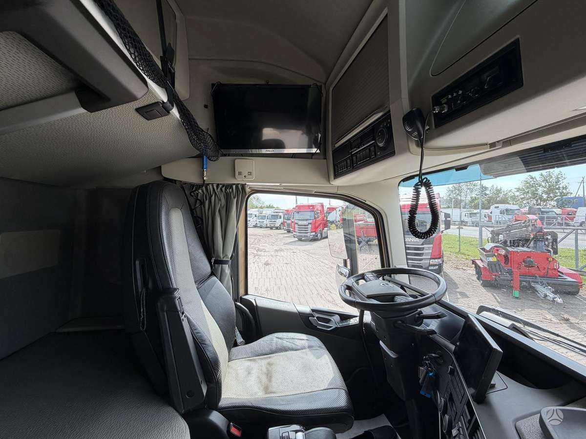 Volvo FH500, double sleeper