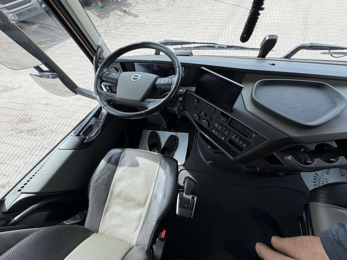 Volvo FH500, double sleeper