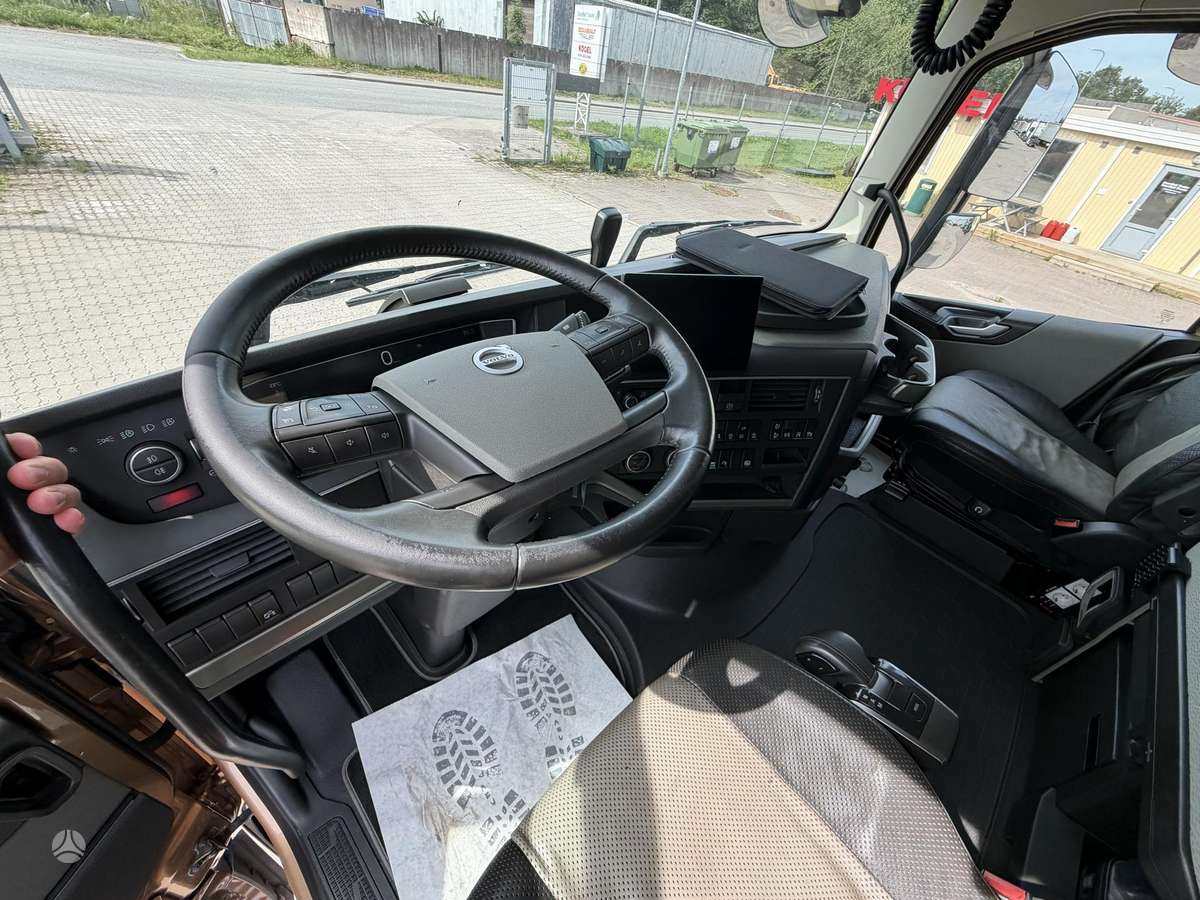 Volvo FH500, double sleeper