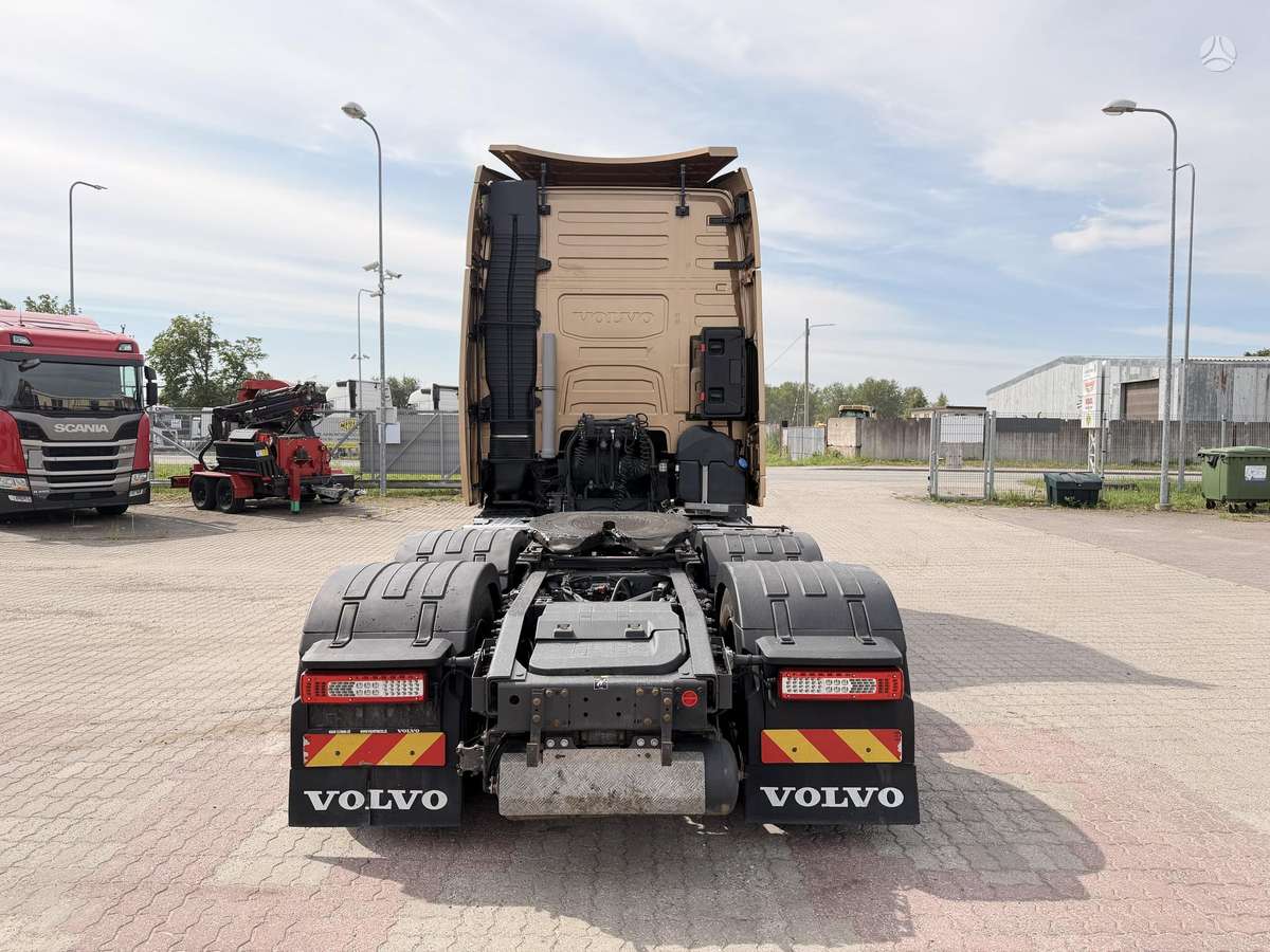 Volvo FH500, double sleeper
