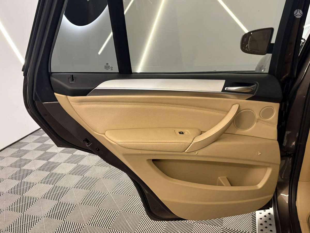 BMW X5, 3.0 l., off-road / crossover