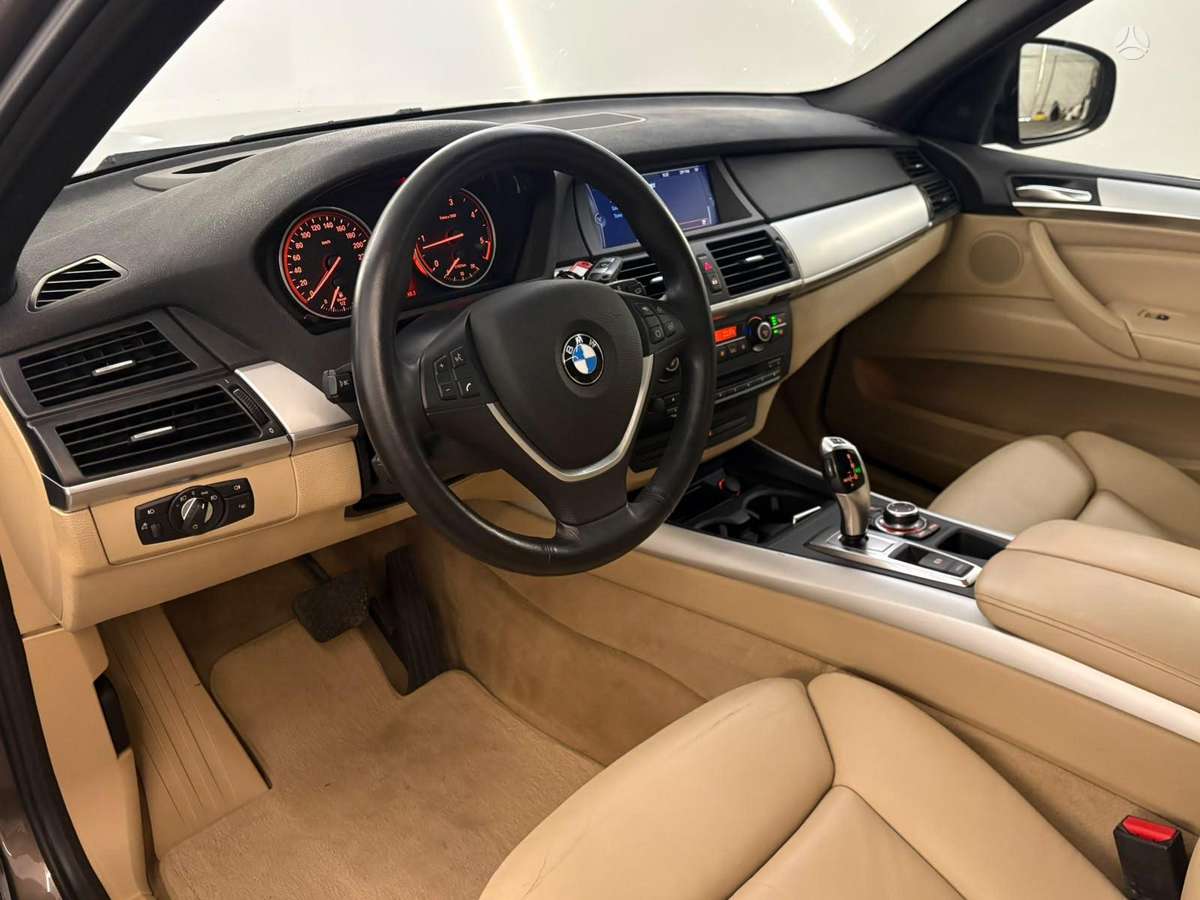 BMW X5, 3.0 l., off-road / crossover