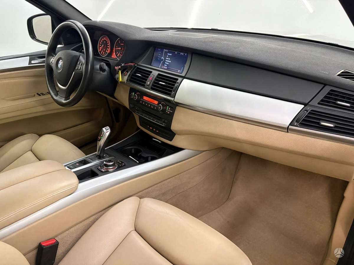 BMW X5, 3.0 l., off-road / crossover