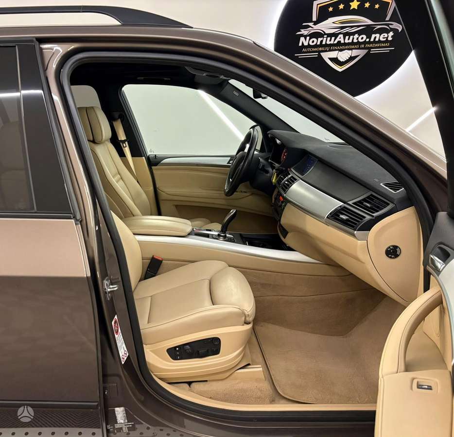 BMW X5, 3.0 l., off-road / crossover