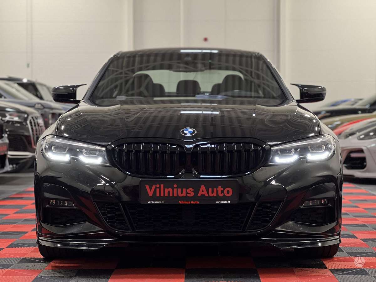 BMW 330, 2.0 l., Седан