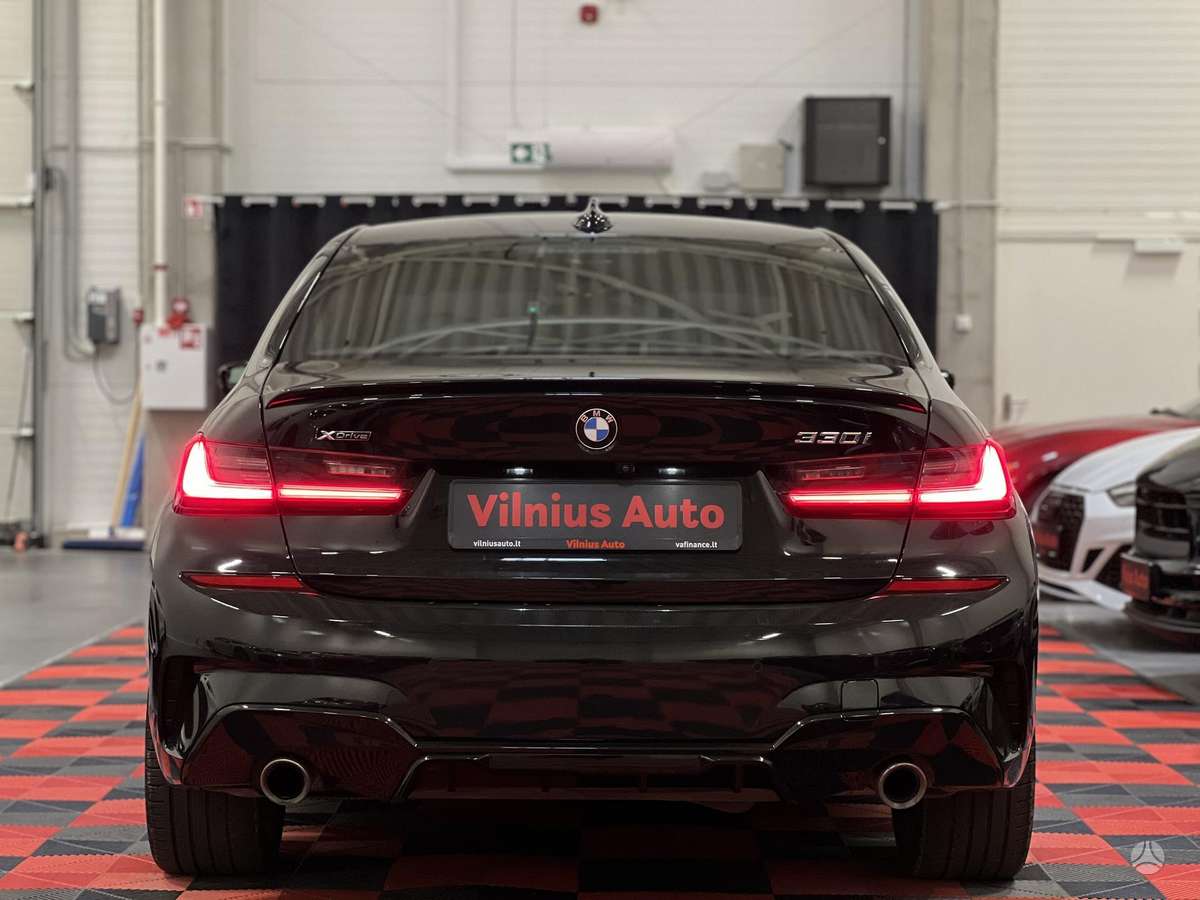 BMW 330, 2.0 l., Седан
