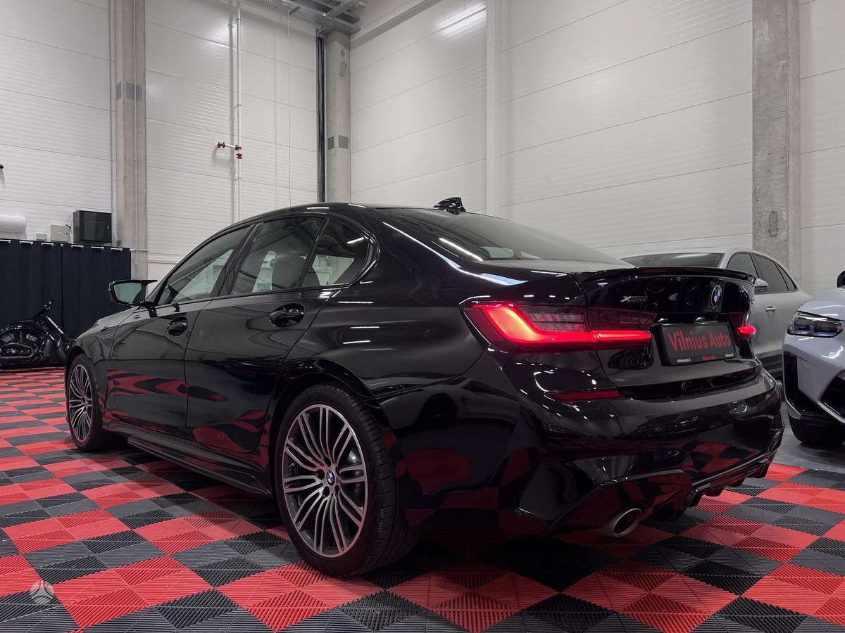 BMW 330, 2.0 l., Седан