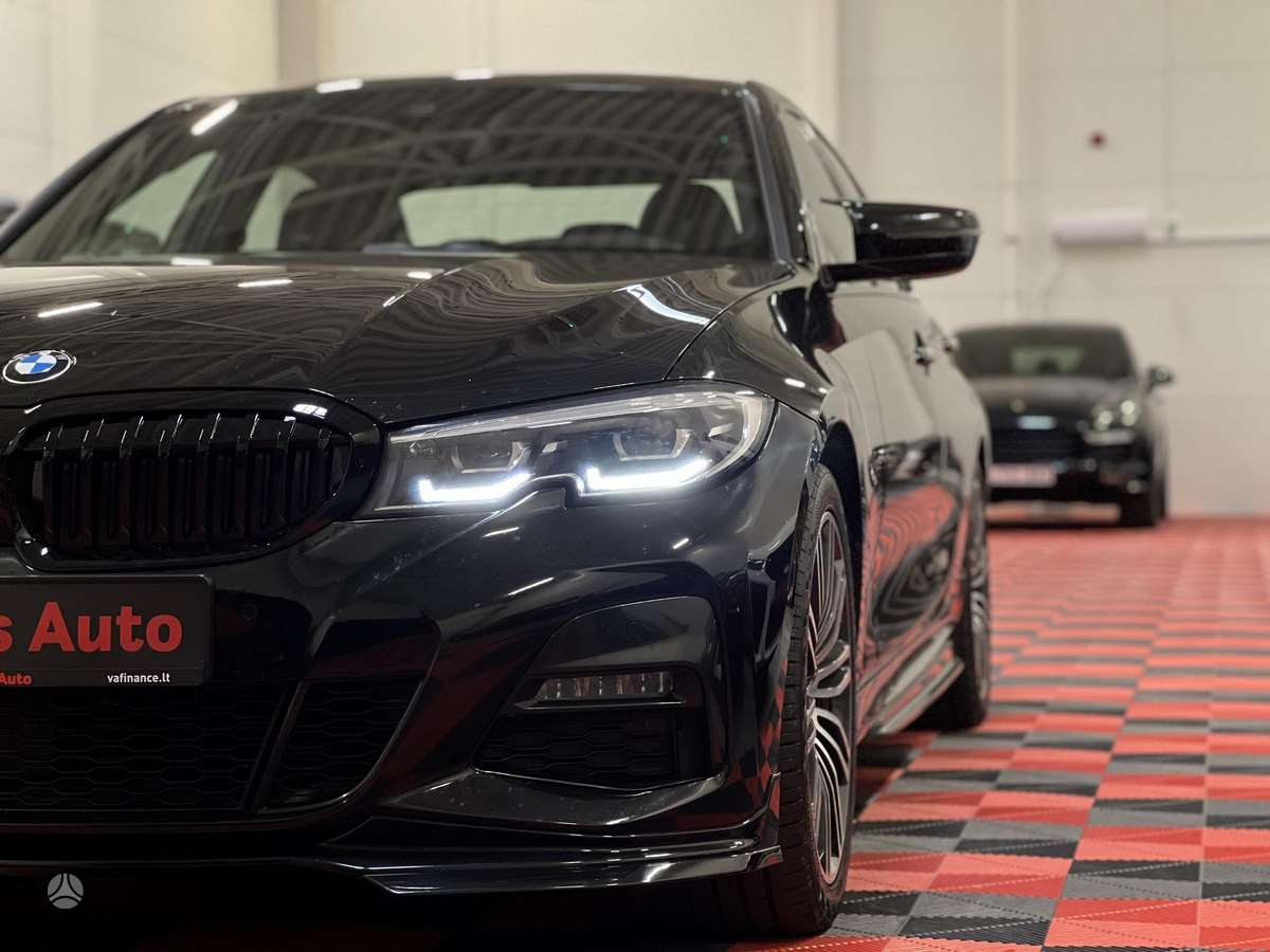 BMW 330, 2.0 l., Седан
