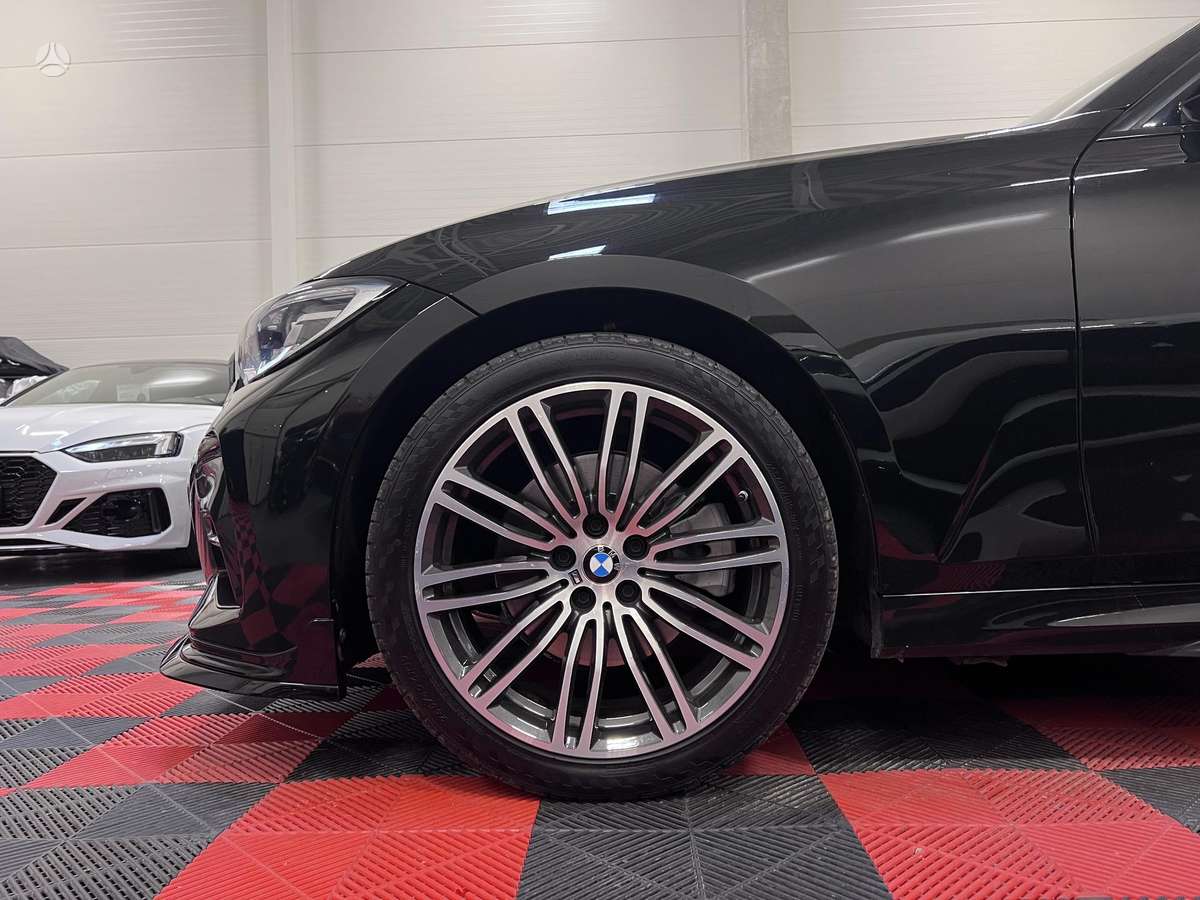 BMW 330, 2.0 l., Седан