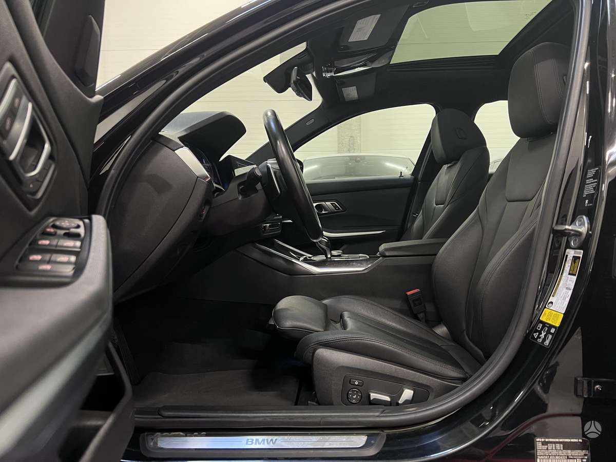BMW 330, 2.0 l., Седан