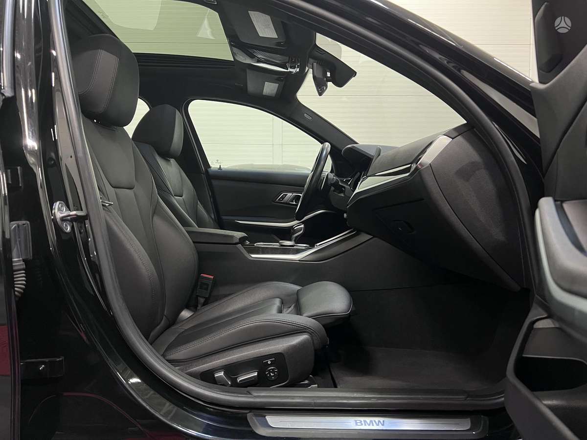 BMW 330, 2.0 l., Седан
