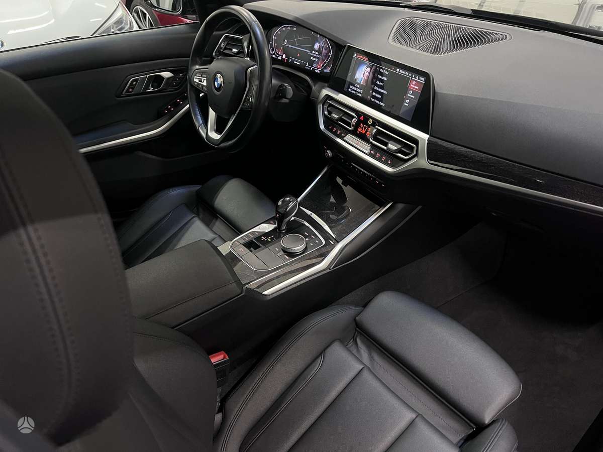 BMW 330, 2.0 l., Седан