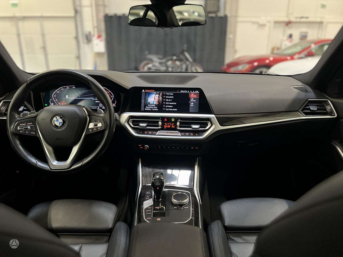 BMW 330, 2.0 l., Седан