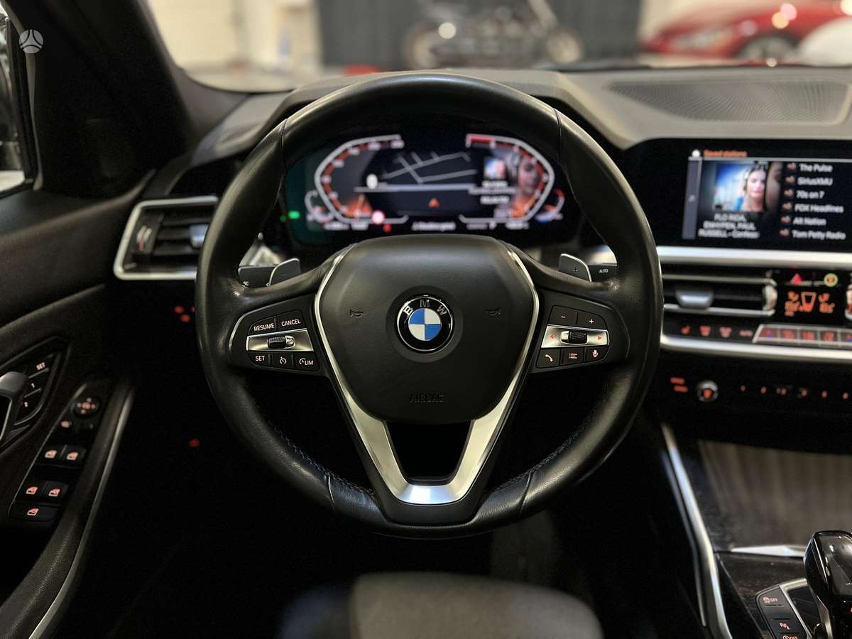 BMW 330, 2.0 l., Седан