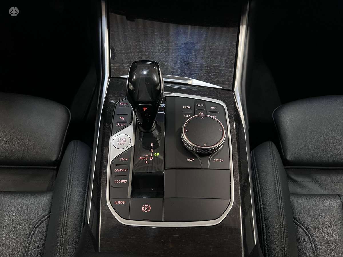 BMW 330, 2.0 l., Седан