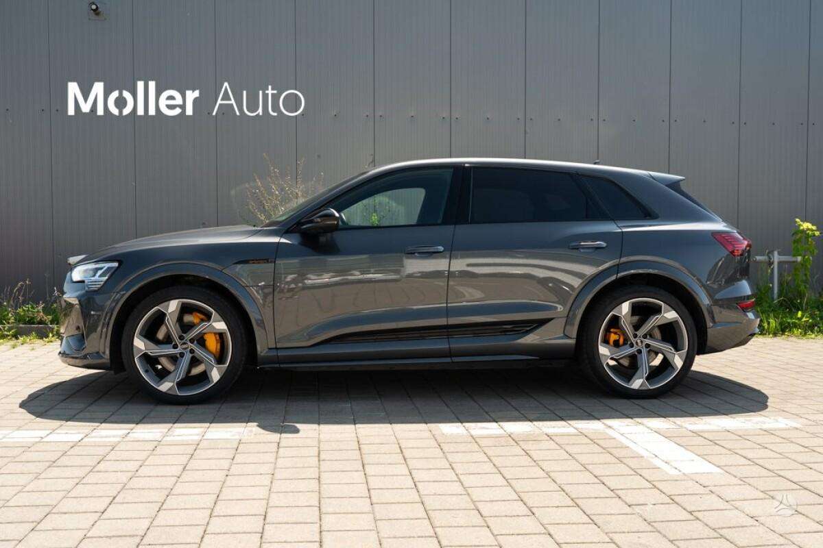 Audi e-tron S, off-road / crossover