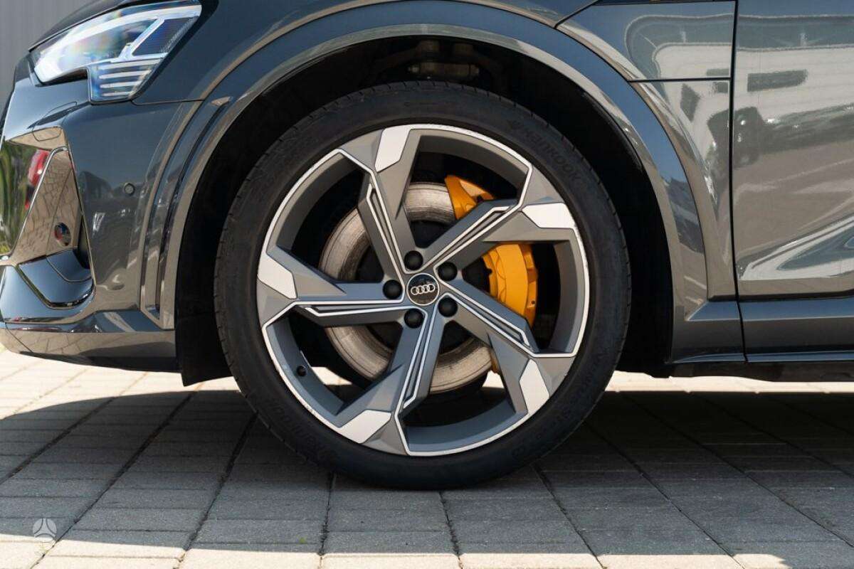 Audi e-tron S, Внедорожник / Кроссовер