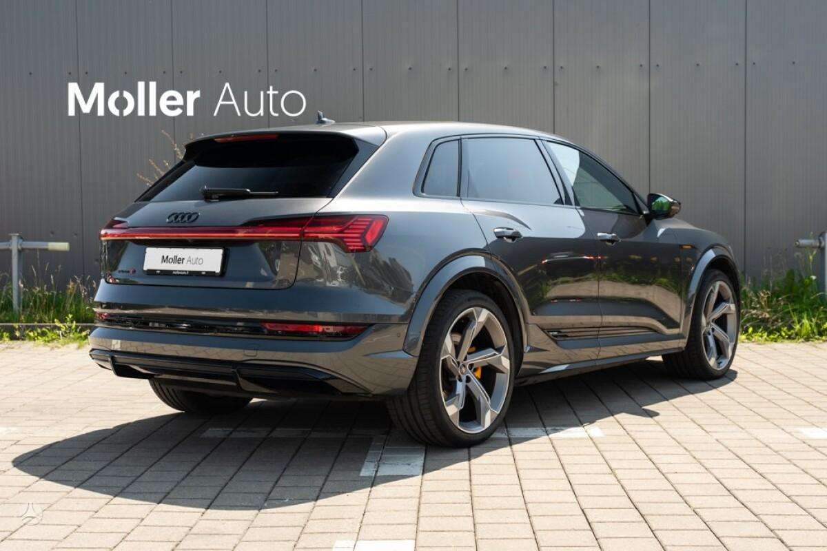 Audi e-tron S, off-road / crossover