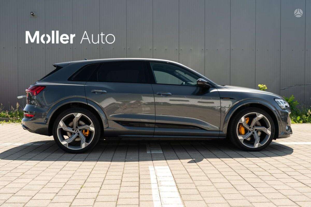 Audi e-tron S, off-road / crossover