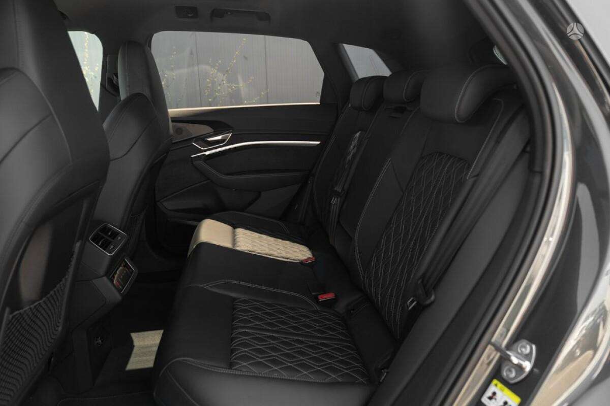 Audi e-tron S, Внедорожник / Кроссовер