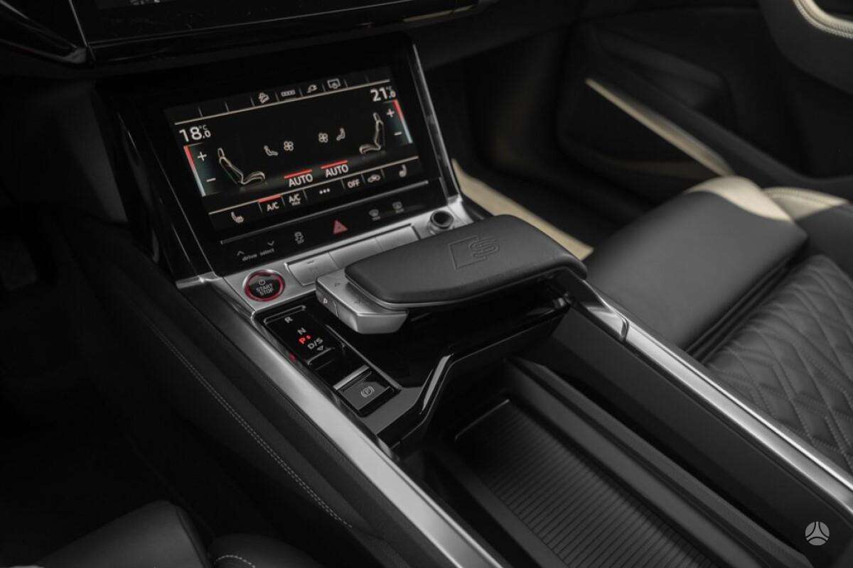 Audi e-tron S, Внедорожник / Кроссовер