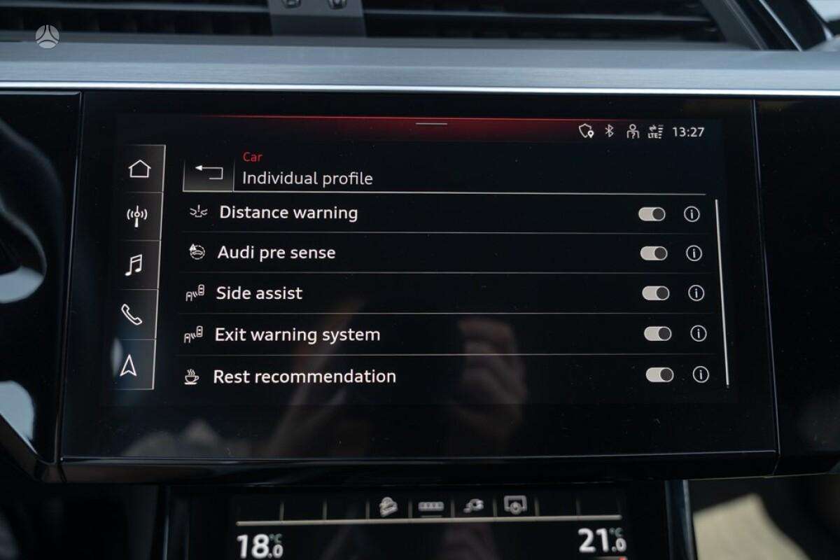 Audi e-tron S, off-road / crossover