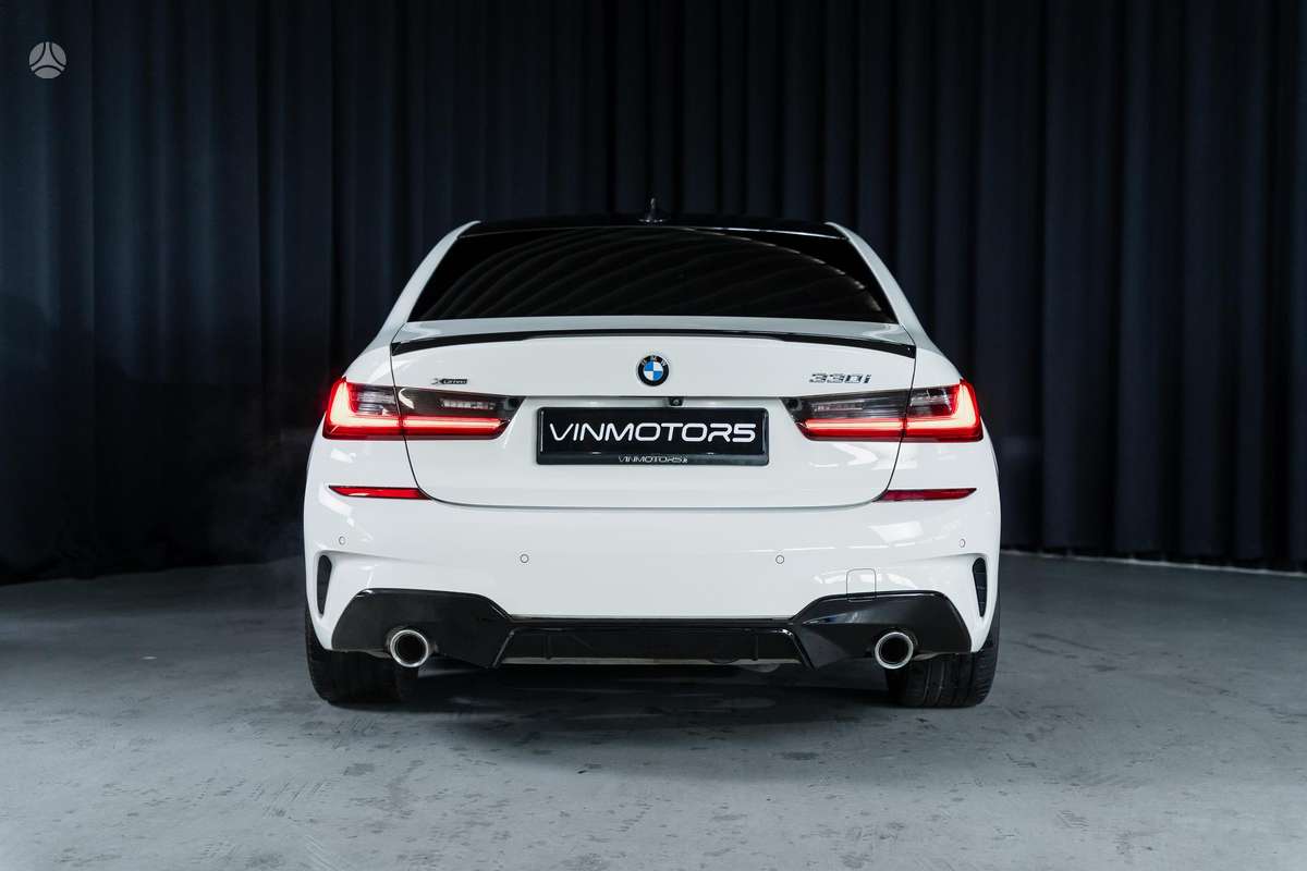 BMW 330, 2.0 l., Седан