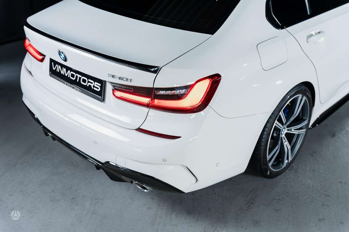 BMW 330, 2.0 l., Седан