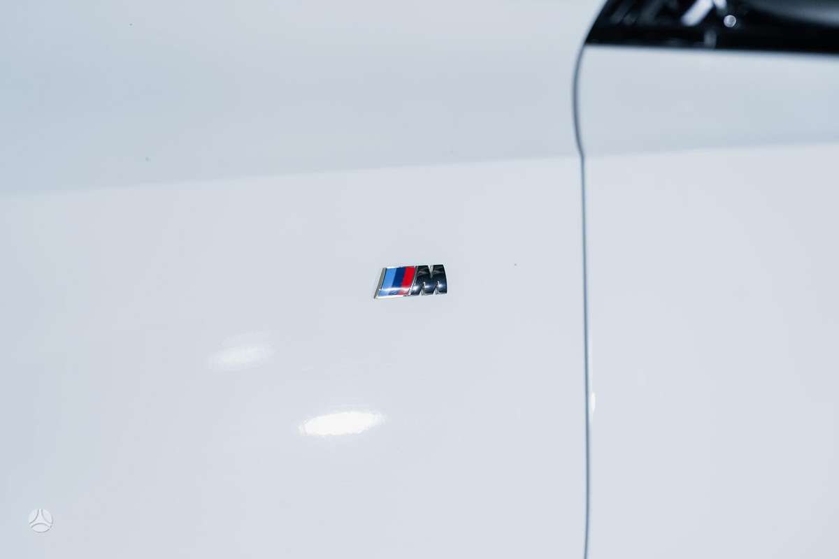 BMW 330, 2.0 l., Седан