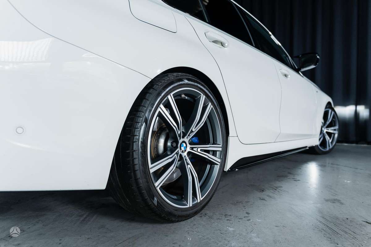 BMW 330, 2.0 l., Седан