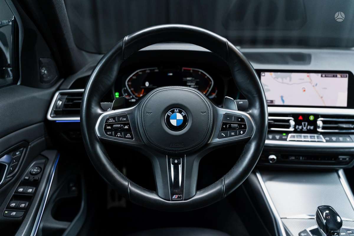 BMW 330, 2.0 l., Седан