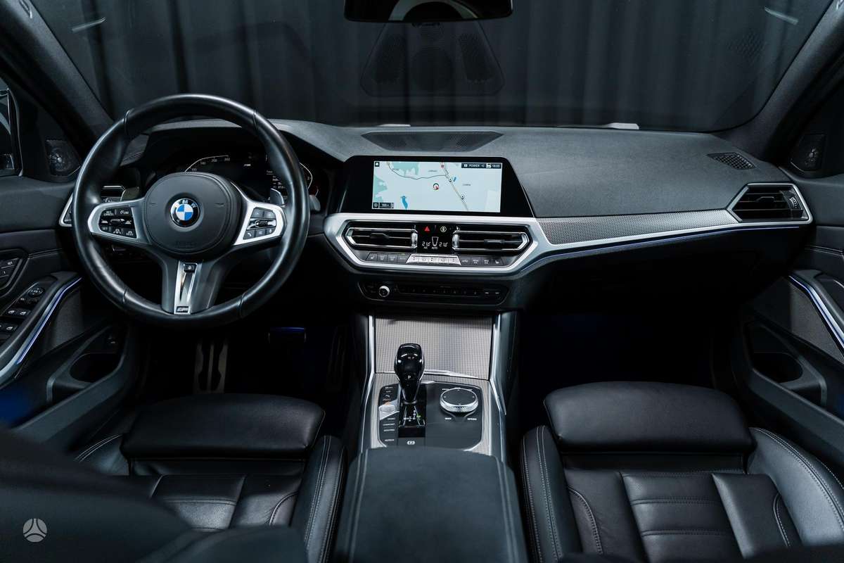 BMW 330, 2.0 l., Седан