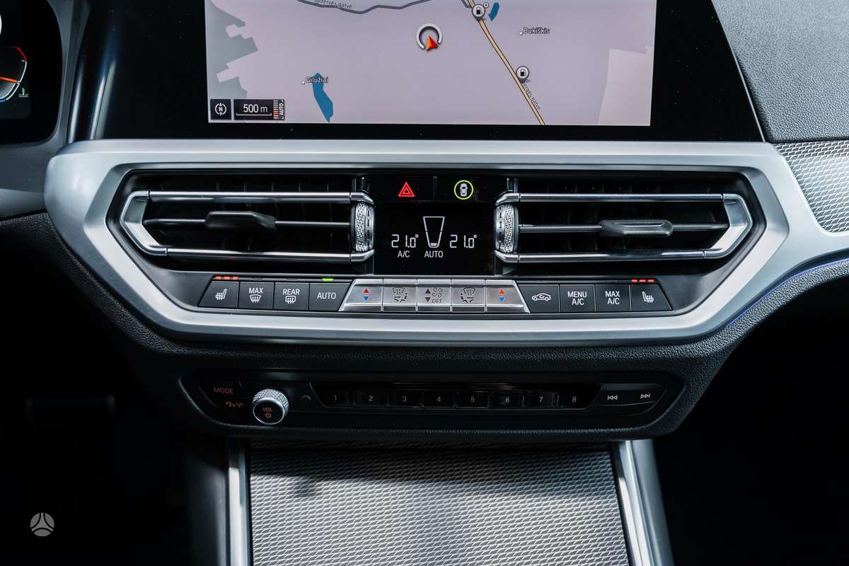 BMW 330, 2.0 l., Седан
