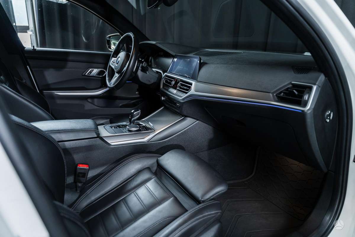 BMW 330, 2.0 l., Седан