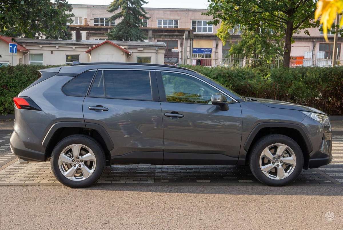 Toyota RAV4 - 8