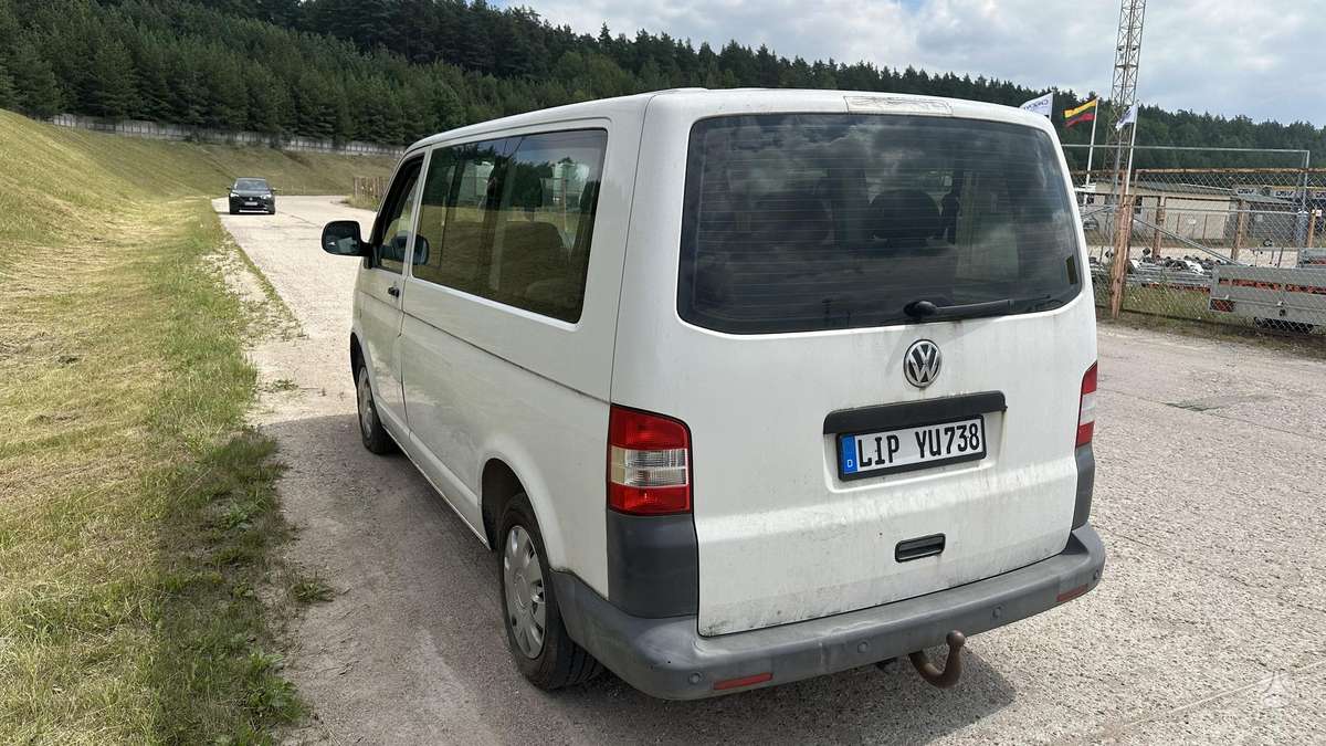 Volkswagen Caravelle - 3