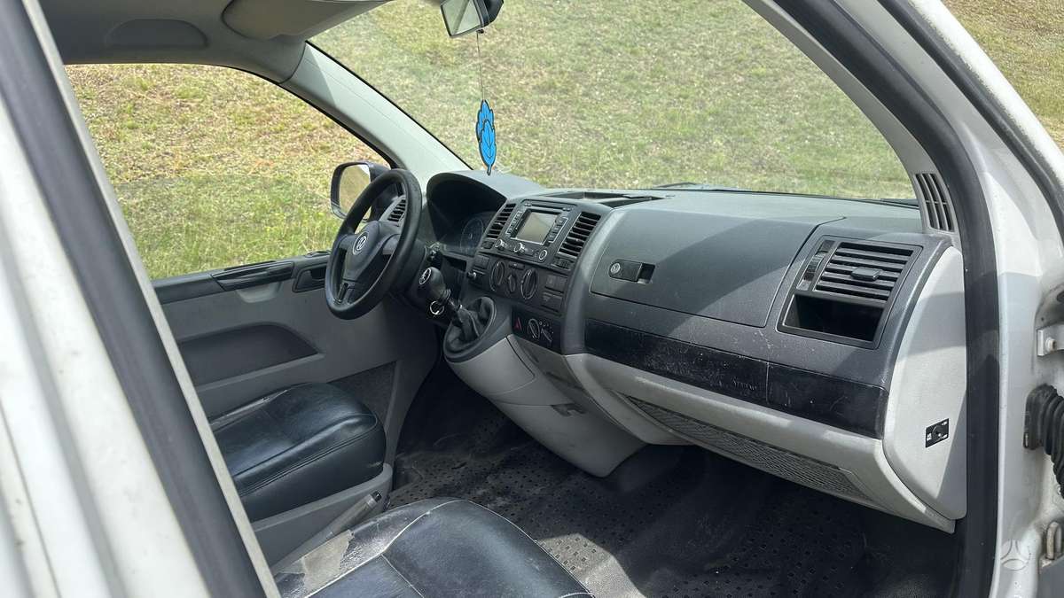 Volkswagen Caravelle - 5