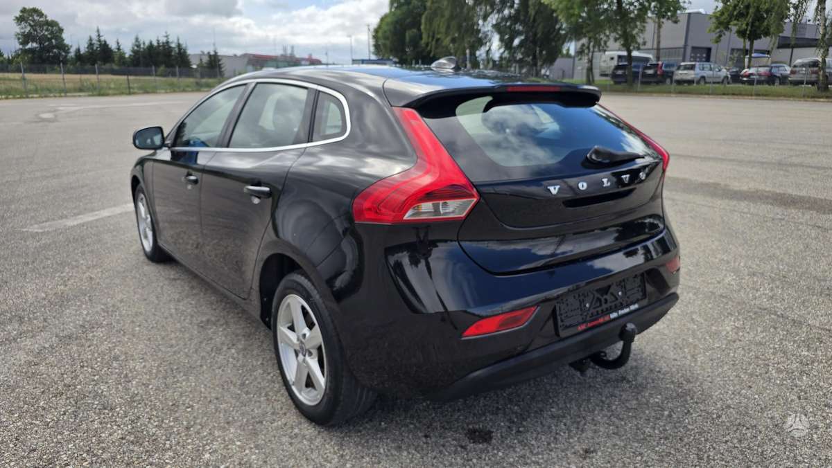 Volvo V40, 2.0 l., hatchback