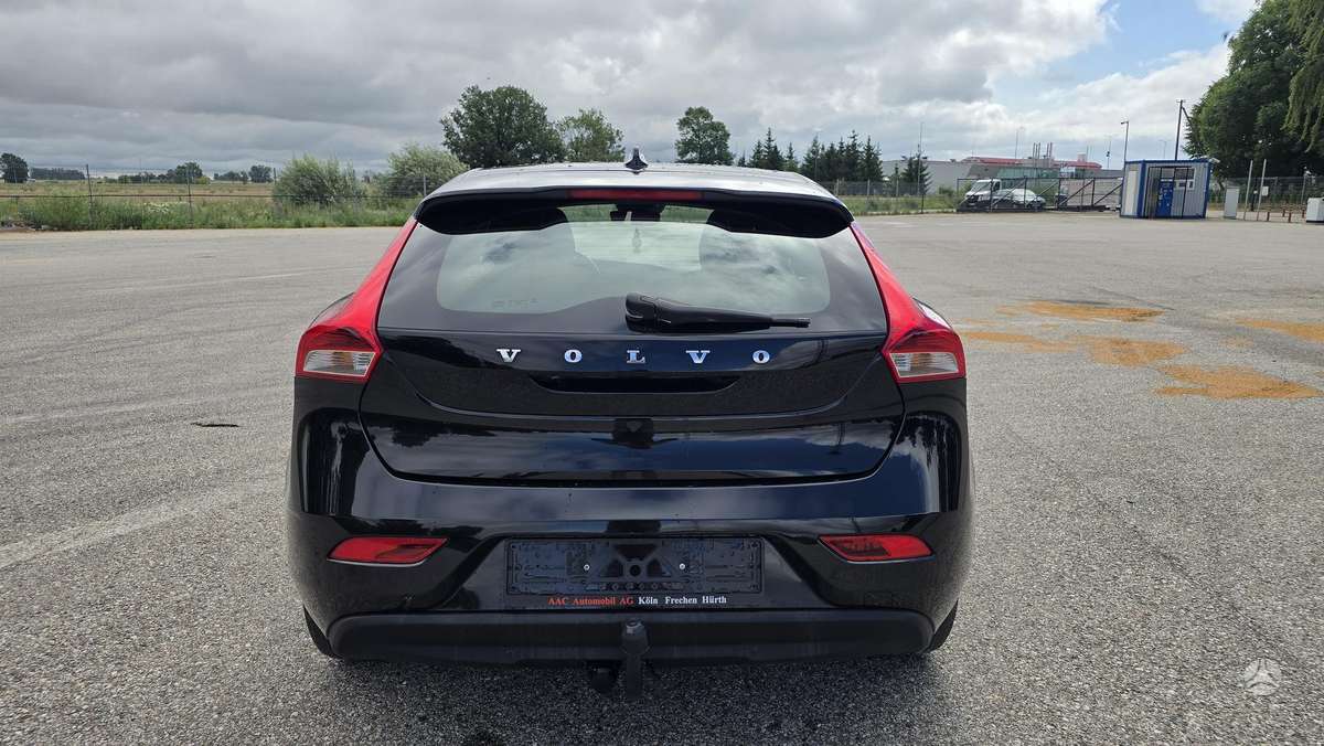 Volvo V40, 2.0 l., hatchback