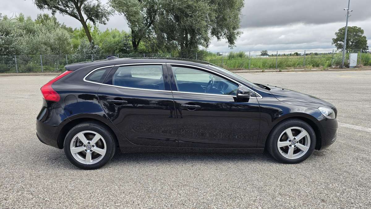 Volvo V40, 2.0 l., hatchback