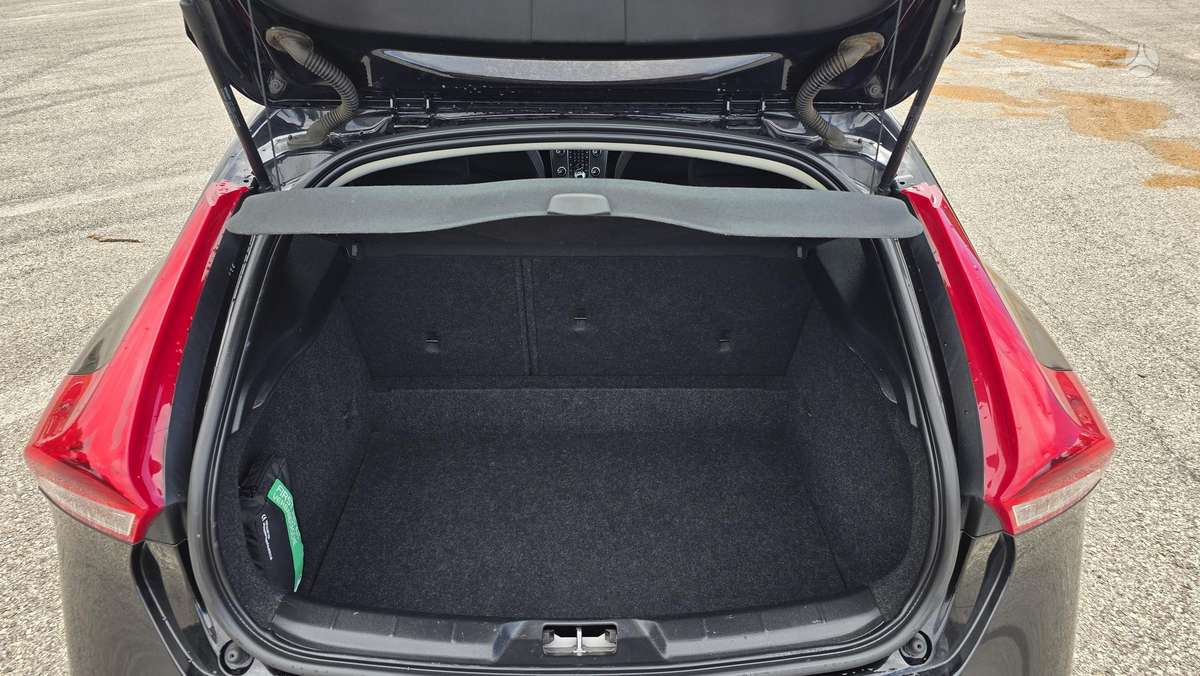 Volvo V40, 2.0 l., Хэтчбек