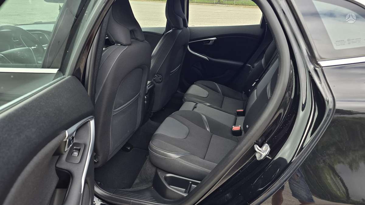 Volvo V40, 2.0 l., hatchback