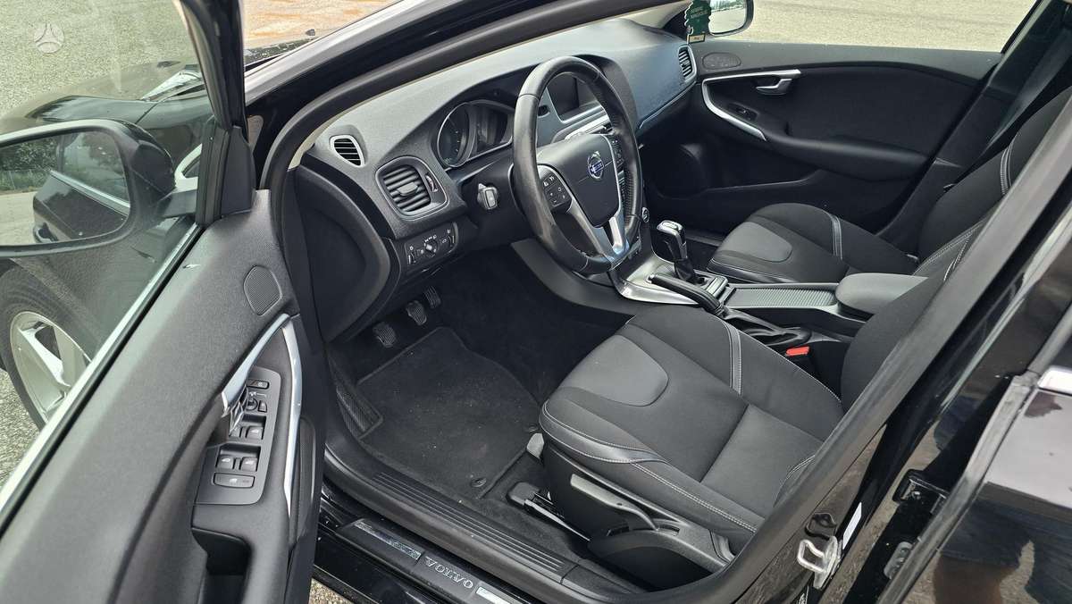 Volvo V40, 2.0 l., hatchback