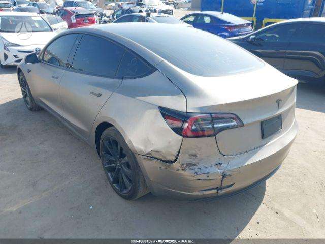 Tesla Model 3, Седан