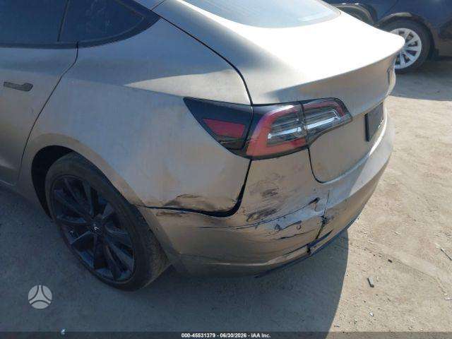Tesla Model 3, sedanas