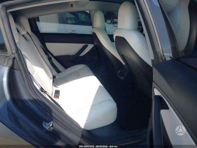 Tesla Model 3, sedanas