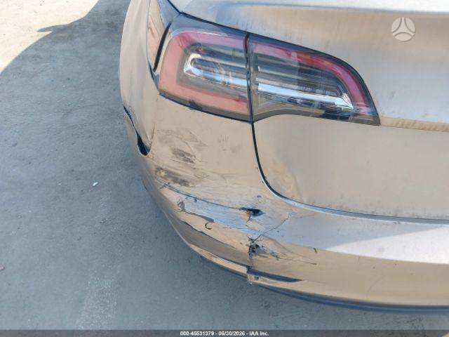 Tesla Model 3, sedanas