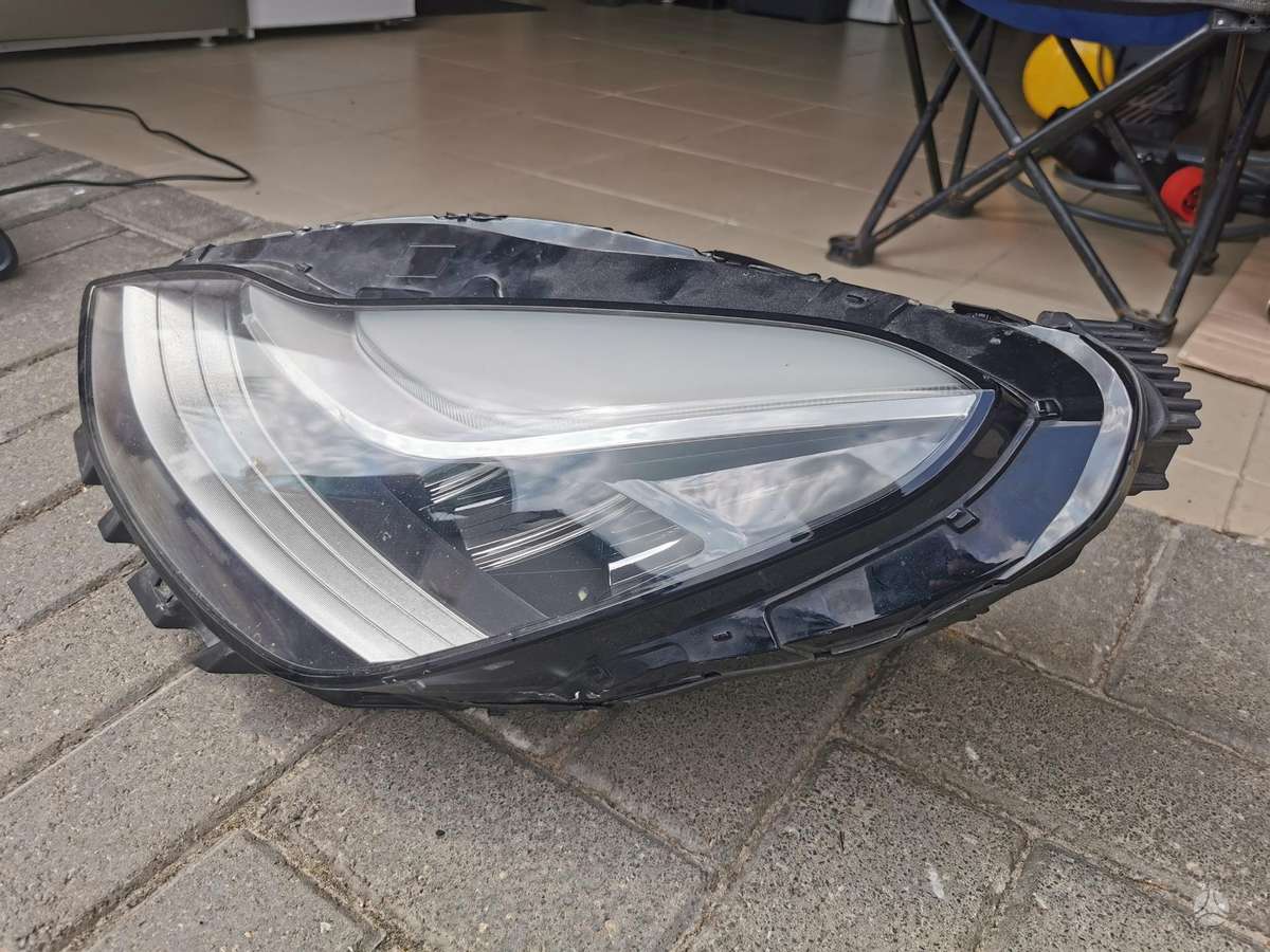 Tesla Model 3 lights