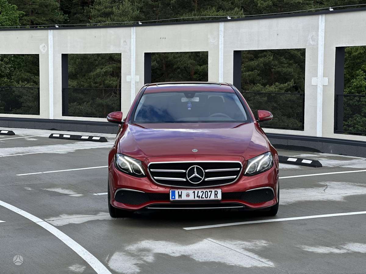 Mercedes-Benz E200, 2.0 l., Седан